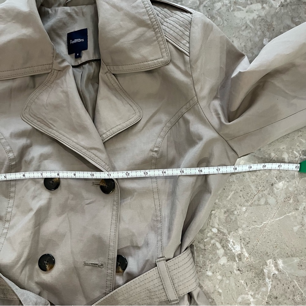 Reitmans beige color belted coat size 5 - Picture 7 of 10